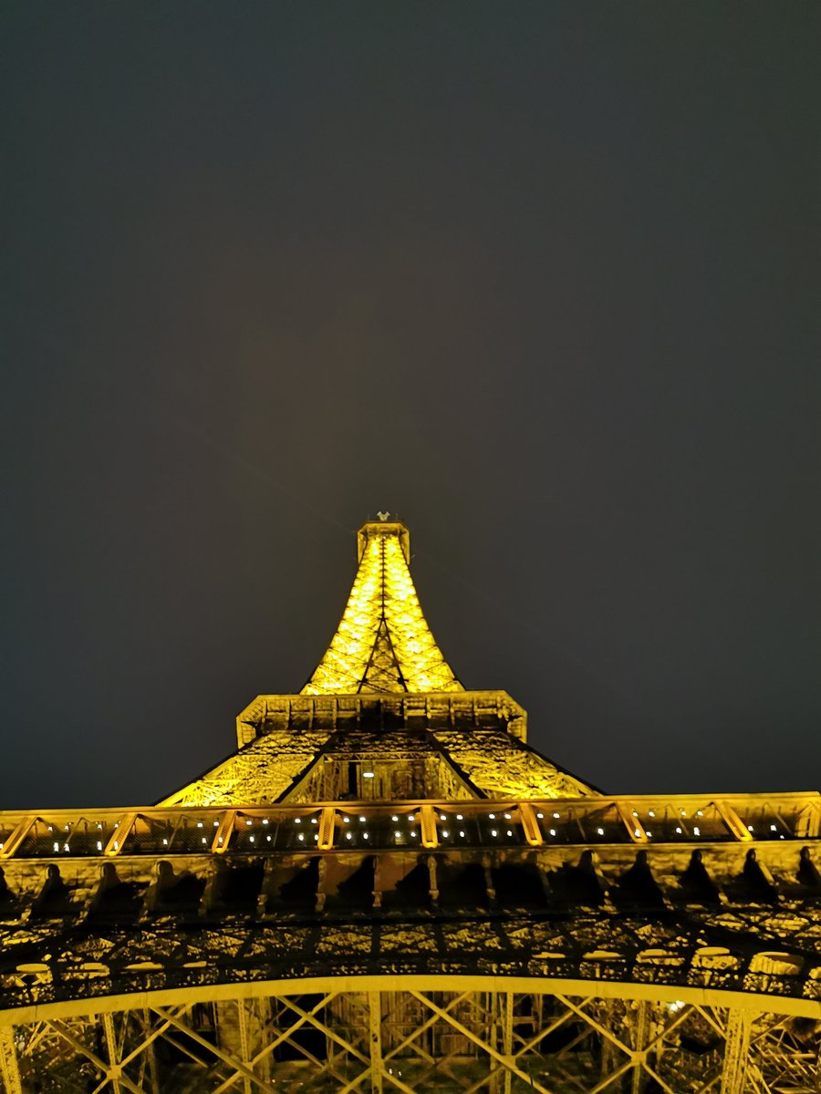visitingFrance's tweet image. ✨🗼✨Golden @LaTourEiffel 💓
@deliasailles
#باريس_بعيون_عربية 
#VisitingFrance 🇨🇵
#eiffelofficielle #ParisJeTaime