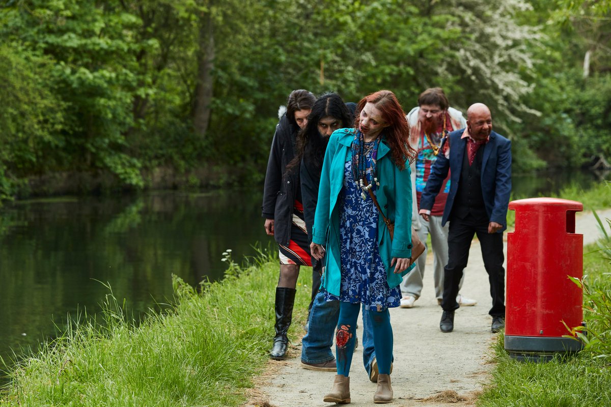 Walking home from work on a Monday to catch up on #Zomboat! like... #MondayMotivation #zombies #thewalkingdead #apocalypse @itv2 <a href="/hulu/">Hulu</a> #huluween