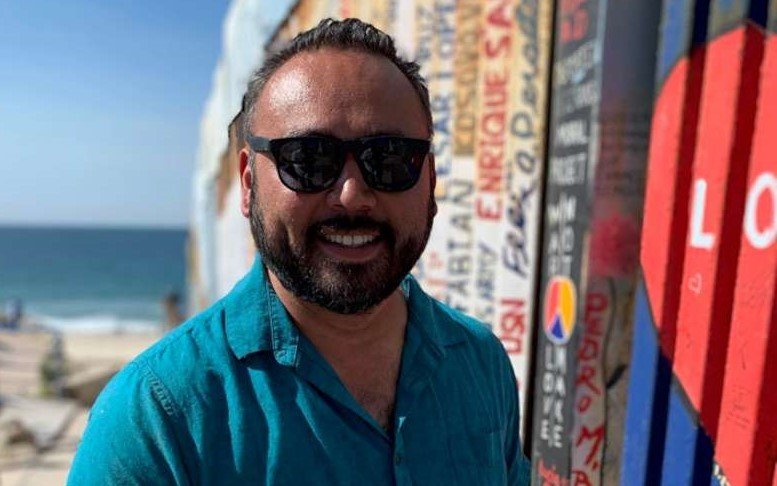 TEDxTijuana's tweet image. ¡El artista @enriquechiu se va de #TEDxTijuana directo a Estonia!

Es el único mexicano entre los 10 finalistas al premio TOYP, reconocimiento otorgado por la #JCI (Junior Chamber International): bit.ly/2POWw4X 

Vía: @Tj_Informativo