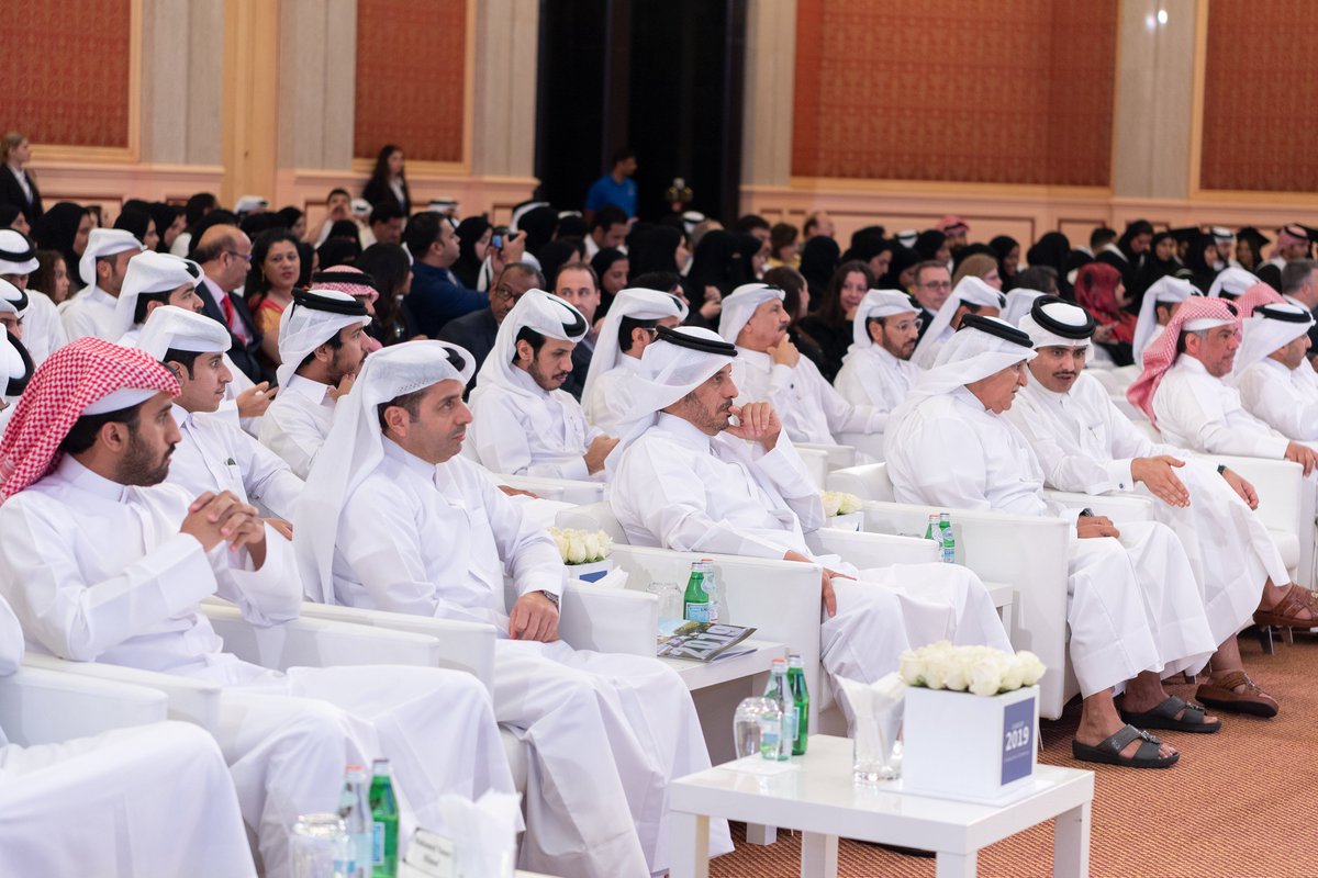 Qatar_Tribune's tweet photo. Prime Minister and Minister of Interior HE Sheikh Abdullah bin Nasser bin Khalifa al Thani witnessed on Monday evening the graduation ceremony of the first batch of students of the #AFGCollege in cooperation with the #UniversityofAberdeen in #Doha.
#Qatar https://t.co/SneSPssdon