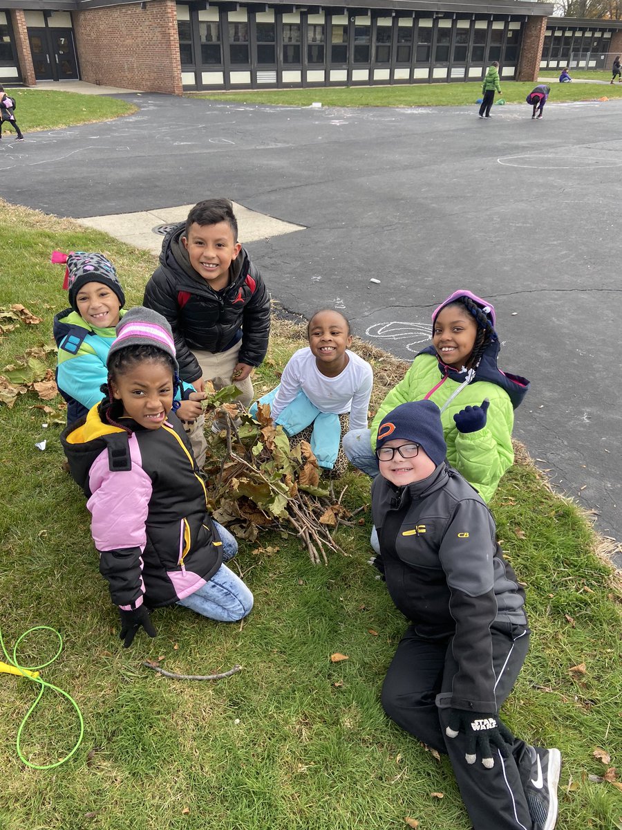 Schafer 2nd grade sharks building a small fort at recess! Just love seeing them problem solve as a group!! <a href="/D45Schools/">School District 45</a> <a href="/D45Schafer/">Schafer School</a>