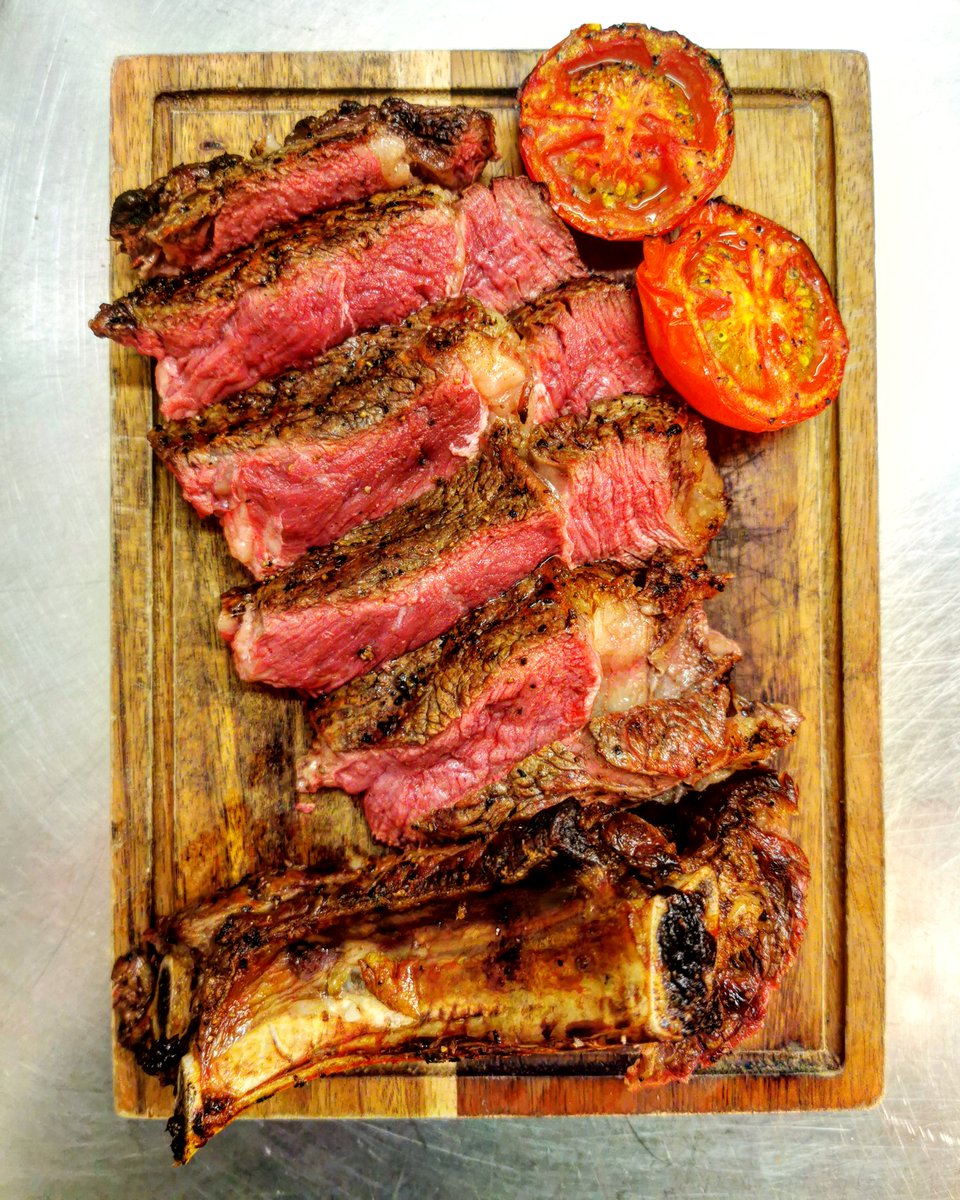 One very beautiful Cote De Boeuf 🤤 a deal breaker, are you a saucy steak eater, or do you lap up the meat juice?
*
*
*
#theporterhouse #grillandrooms #bar #restaurant #grillhouse #steakhouse #fresh #tasty #delicious #yummy #food #love #meat #charcoal #cooked #dryaged #beef
