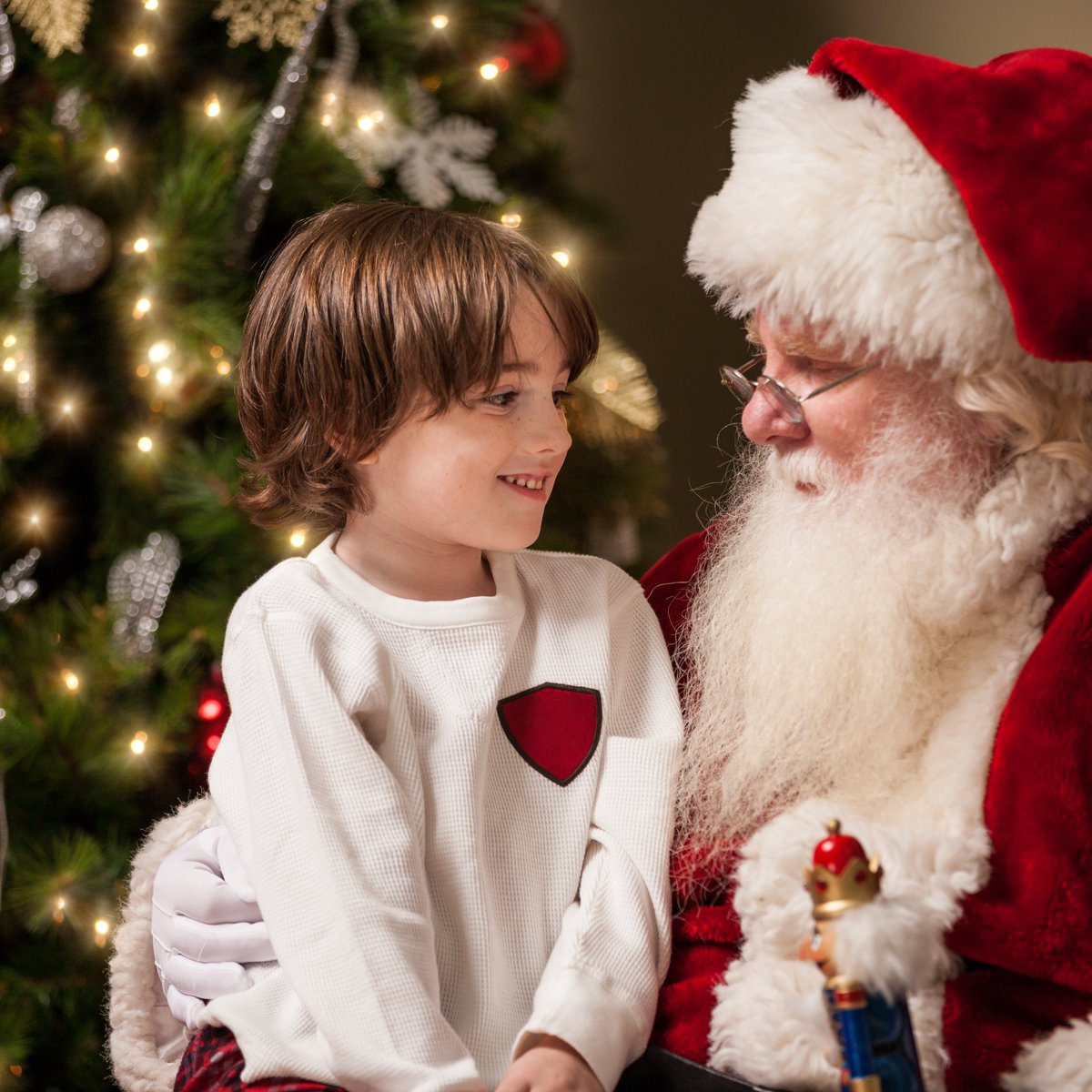On November 24, people within every spectrum of special needs and their families are invited to a private photo session, to experience the time-honored tradition of a visit with Santa during dedicated hours. #SensorySanta

Reserve your spot: bit.ly/2Nei6OK