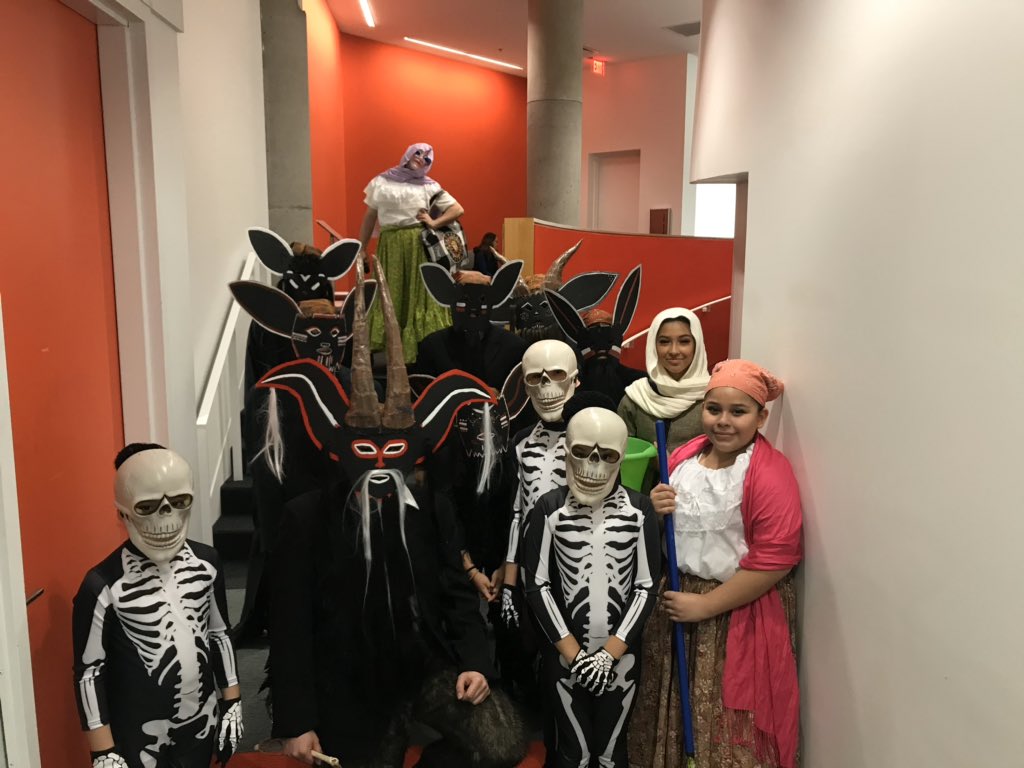 SOLFWBF's tweet image. Día de Los Muertos performance in Kansas City, MO.  #solfw #solsolsol #diadelosmuertos #gofortworth #tumbas #veracruz #guerrero #diablos #labruja #lallorona #xochipizahuatl #NuevoLeon #kcu #kansascityuniversity