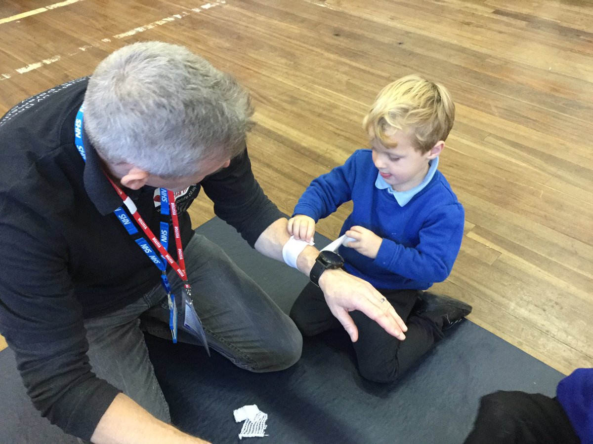 hillviewprimary's tweet photo. Reception loved their workshop with @cprforlife1 today. We learnt how to tie a bandage, how &amp; when to call 999 &amp; how to put someone into the recovery position. A huge thank you to the team at #cprforschools for delivering such a fun, engaging &amp; informative session to the children https://t.co/L7njpZSAbK