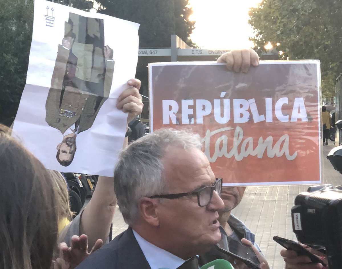 Gracias a todos por vuestro apoyo! Os agradezco las muestras de cariño. Por cierto, he podido acceder al Palacio de Congresos y estoy en los #PremiosFPdGi. Los intolerantes y violentos no sois ningún muro. #VivaElRey #VivaLaPrincesa <a href="/populares/">life</a> <a href="/PPCatalunya/">PP de Catalunya</a> <a href="/pp_bcn/">PP Barcelona</a>