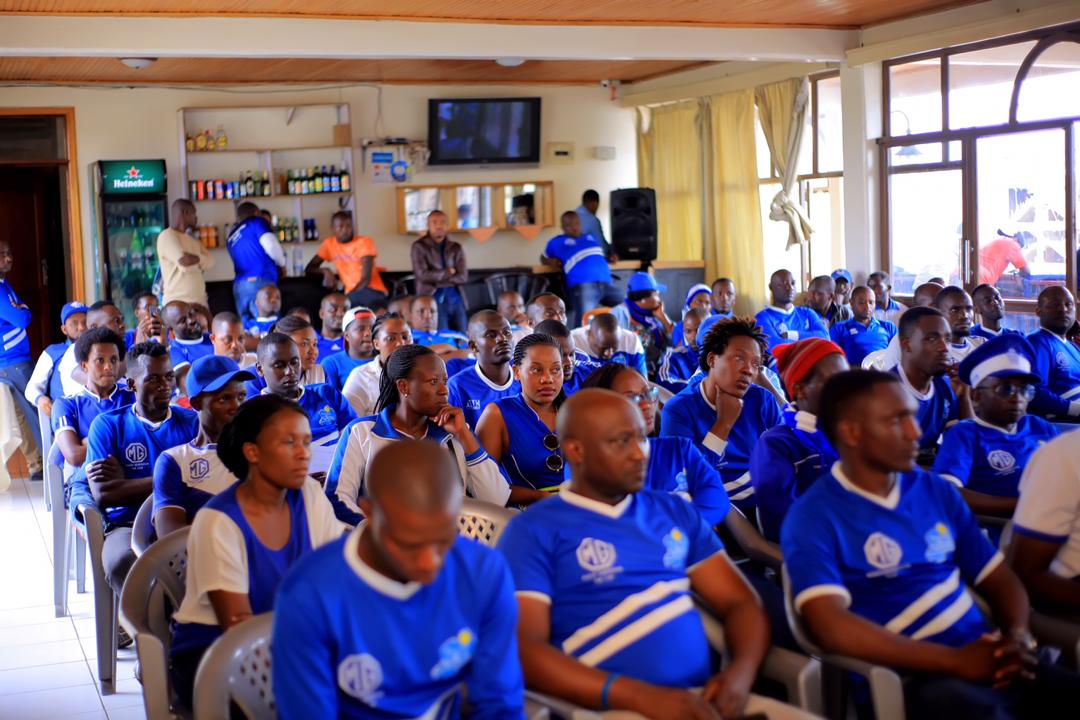 MGFanClub_'s tweet photo. Mwiriwe neza,ubuyobozi bwa #MGFanClub burashimira Umuyobozi wacu bwana @MunyakaziSadate kuba yarasuye ndetse akanaganira nabanyamuryango bacu ishami rya #MGMusanze,MGFanClub ikaba yijeje ubuyobozi ubufatanye bwose.
https://t.co/l30rmmERpp
#Be__Blue__Be__Original https://t.co/RibL0tFeNw