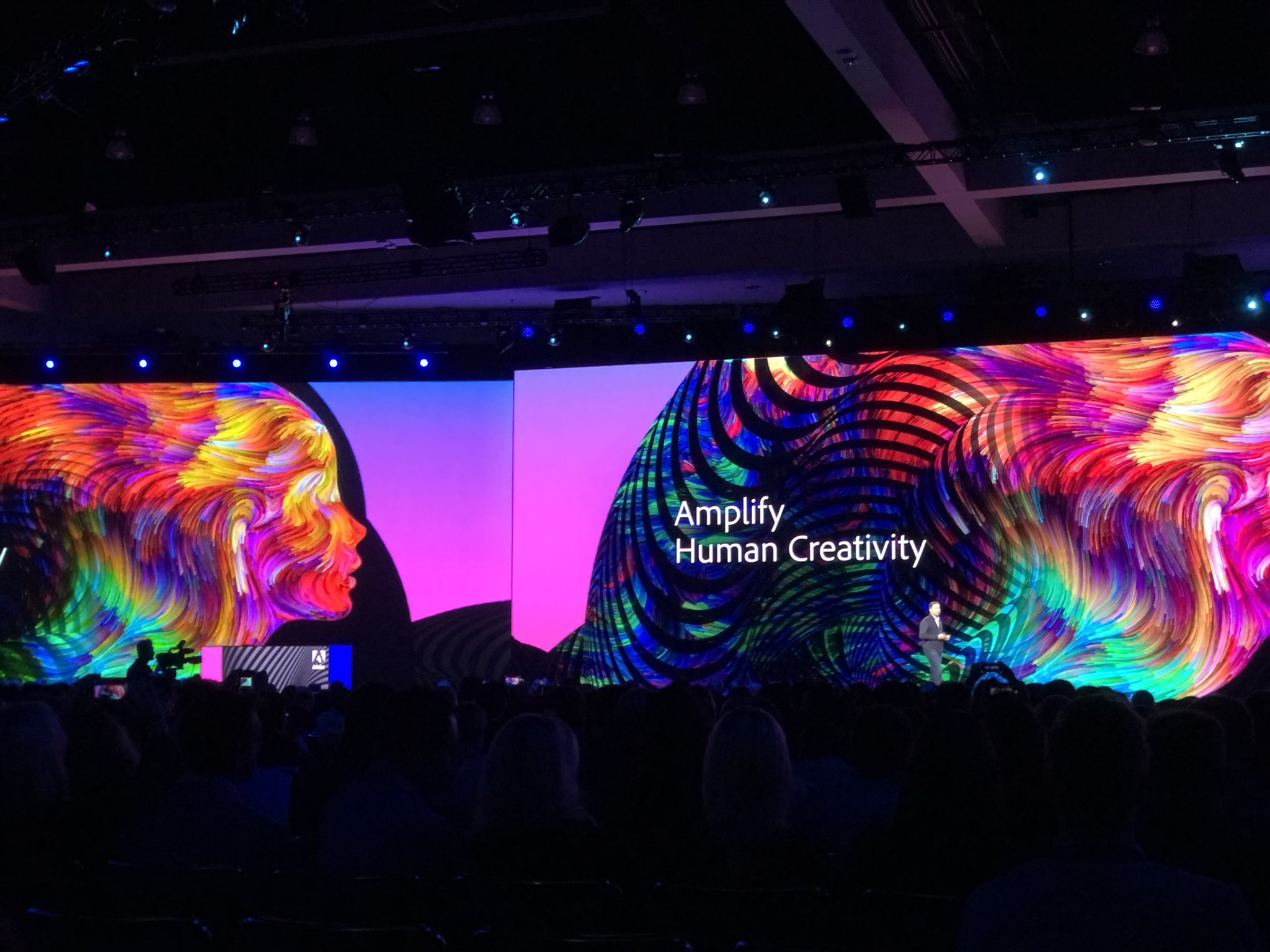 Crema Adobe Senseiの話をするときには 必ず 人間の創造性を置き換えるのではなく 増幅 する というタグラインがつくのだなぁ 英語圏で人工知能とクリエイティブについてインタビューしたとき 怖がる人が多かったと言ってたしなぁ Adobemax19