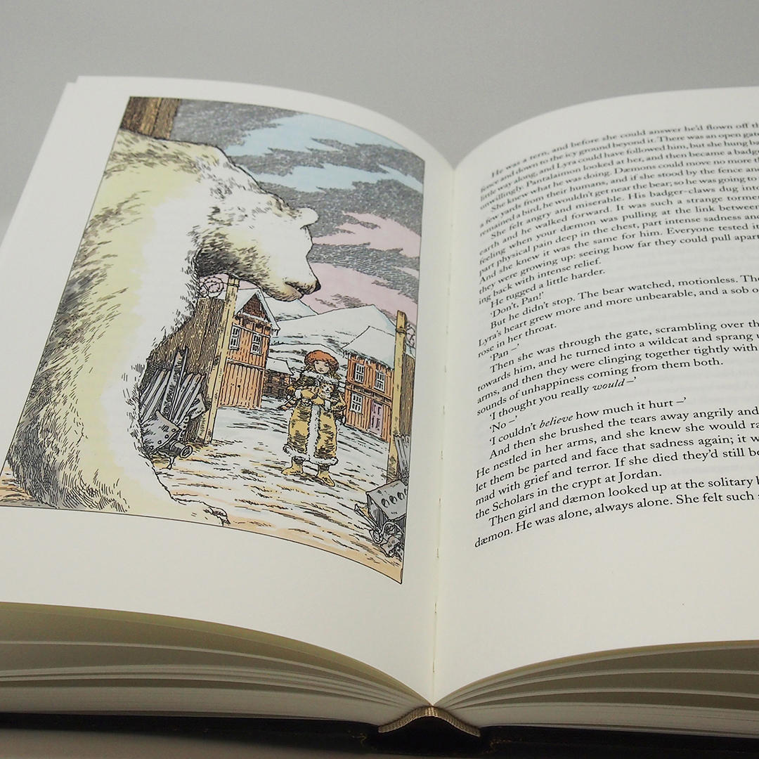 foliosociety's tweet image. **GIVEAWAY** To celebrate the new TV adaptation of #HisDarkMaterials, we’re giving you a chance to win a copy of our set of His Dark Materials SIGNED by @PhilipPullman and Peter Bailey. RT to enter! Competition ends 5 Nov. Best of luck! foliosociety.com/his-dark-mater…
