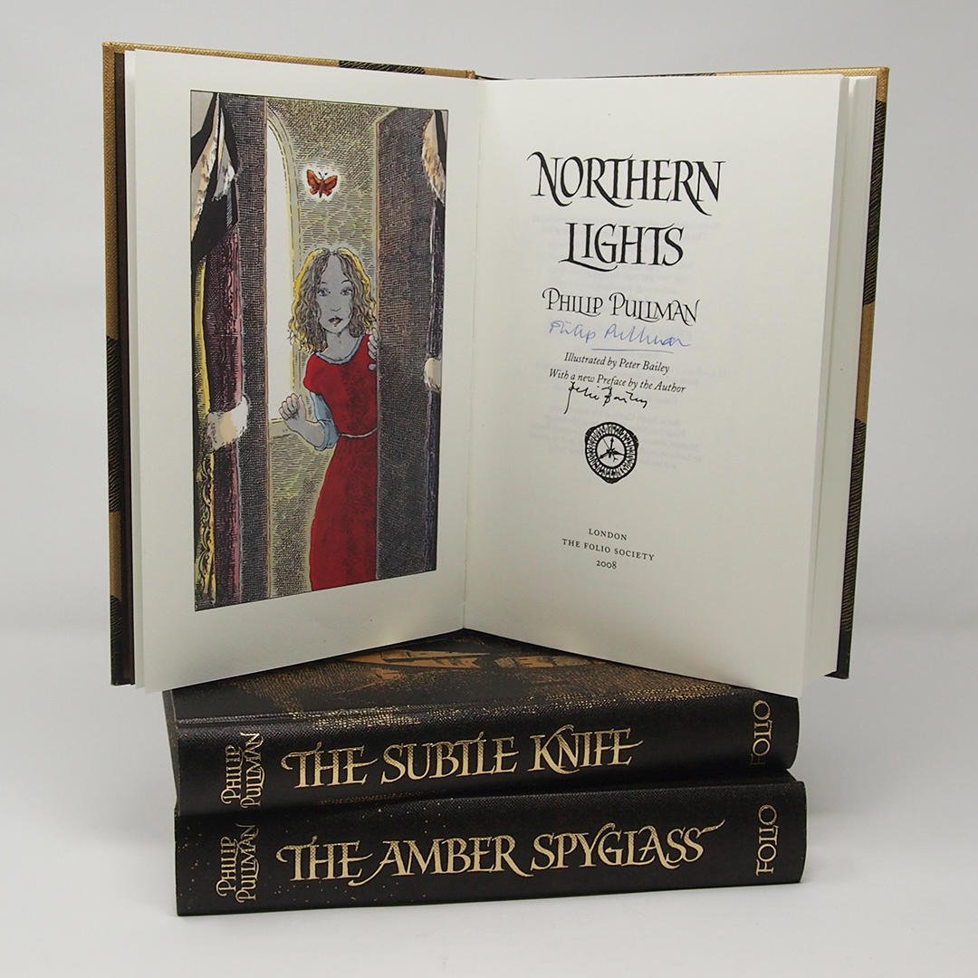 foliosociety's tweet image. **GIVEAWAY** To celebrate the new TV adaptation of #HisDarkMaterials, we’re giving you a chance to win a copy of our set of His Dark Materials SIGNED by @PhilipPullman and Peter Bailey. RT to enter! Competition ends 5 Nov. Best of luck! foliosociety.com/his-dark-mater…