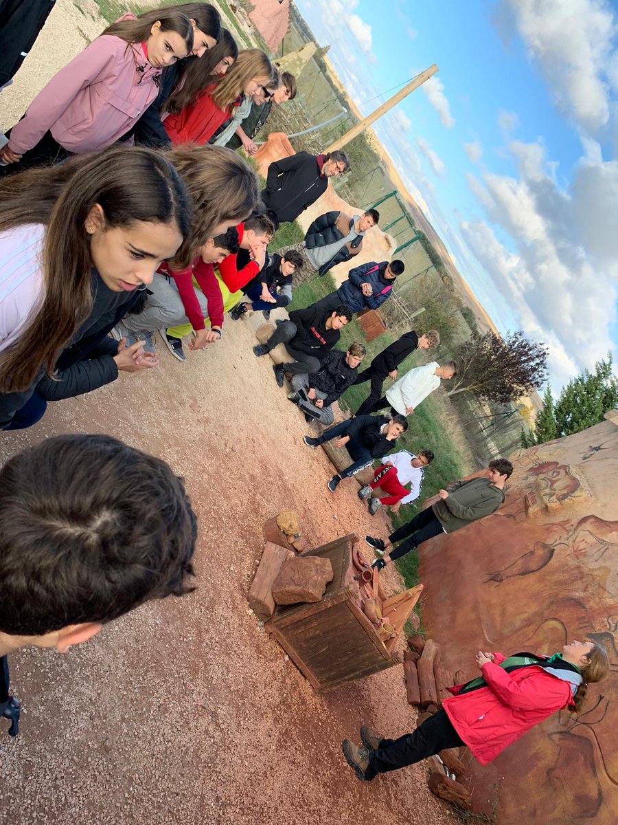 HipatiaFUHEM's tweet photo. El alumnado de 3 de ESO disfruta de su viaje de convivencia en el yacimiento de Atapuerca. 👷
#ESOHipatia
#Hipatia #Convivencia3ESO https://t.co/xRkqjbSFSh