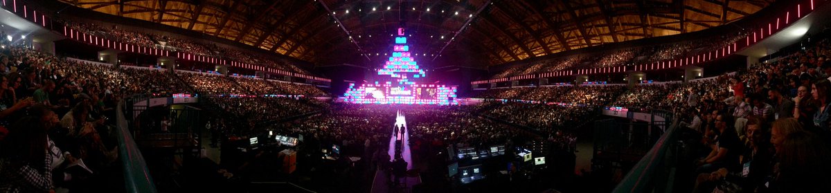 The view of Centre Stage inside #WebSummit 2019 in #Lisbon #Portugal 🇵🇹 #digital #tech #digitalstrategy #lisboa <a href="/studioskylab/">Skylab</a>