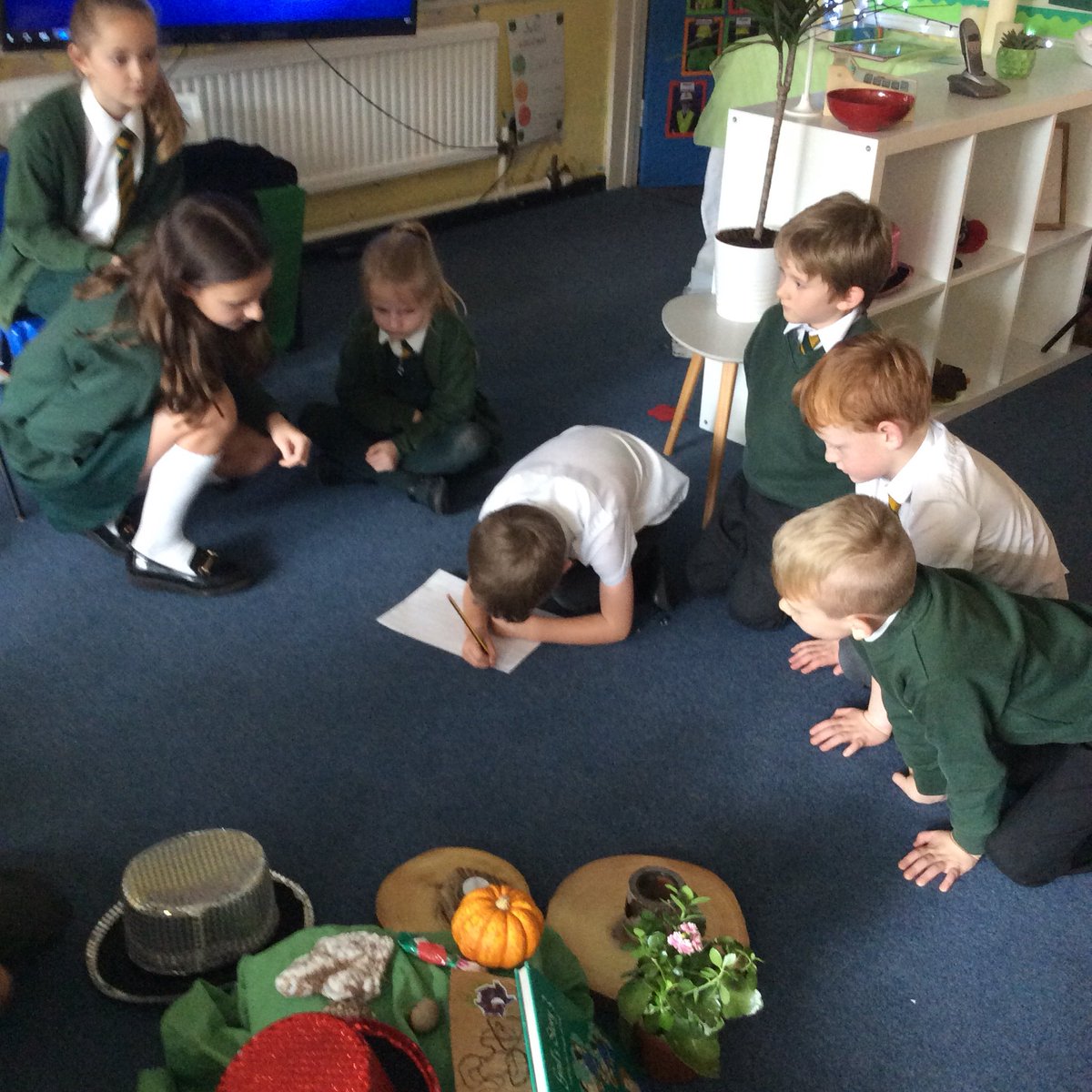 StMarysRCSch's tweet image. Diolch yn fawr Dosbarth Chwech for leading Dosbarth Dau’s class assembly this morning. #pupilleaders #pupilassembly #learningfromoneanother #generousandgrateful