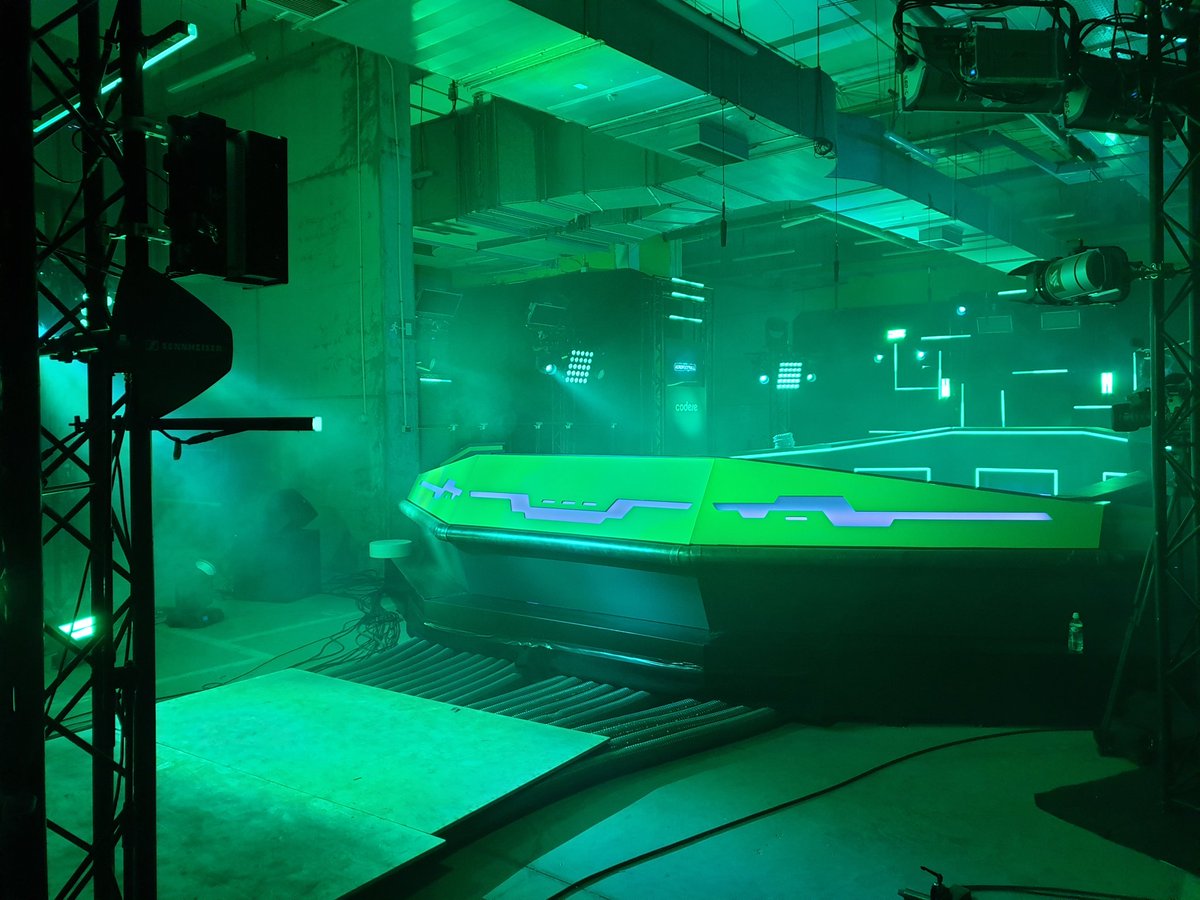 madwin_realiser's tweet photo. Some shots of a fun build we did some time ago. Giant airhockey field ftw! #experiential #airhockey https://t.co/ex6eazfXQR