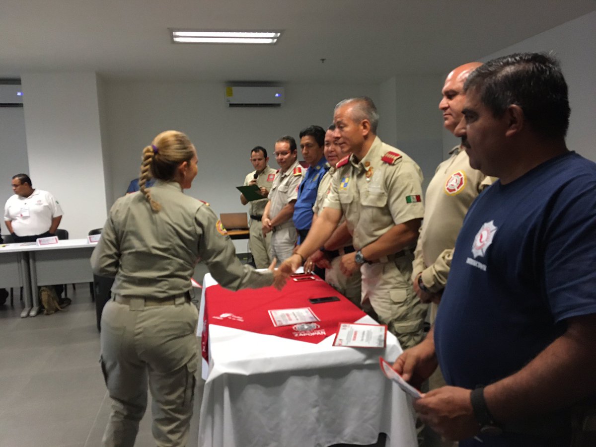 JDBConvInt64's tweet image. Participantes e integrantes del staff, reciben reconocimientos por participar en este curso #CISCI, esperamos, apliquen todo lo aprendido para la atención de emergencias. 
2/3
