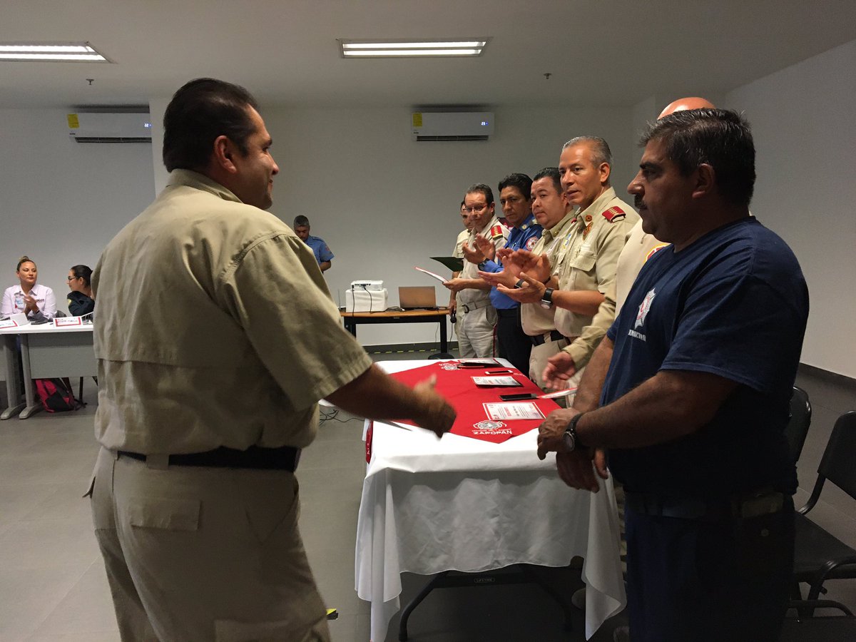 JDBConvInt64's tweet image. Participantes e integrantes del staff, reciben reconocimientos por participar en este curso #CISCI, esperamos, apliquen todo lo aprendido para la atención de emergencias. 
2/3