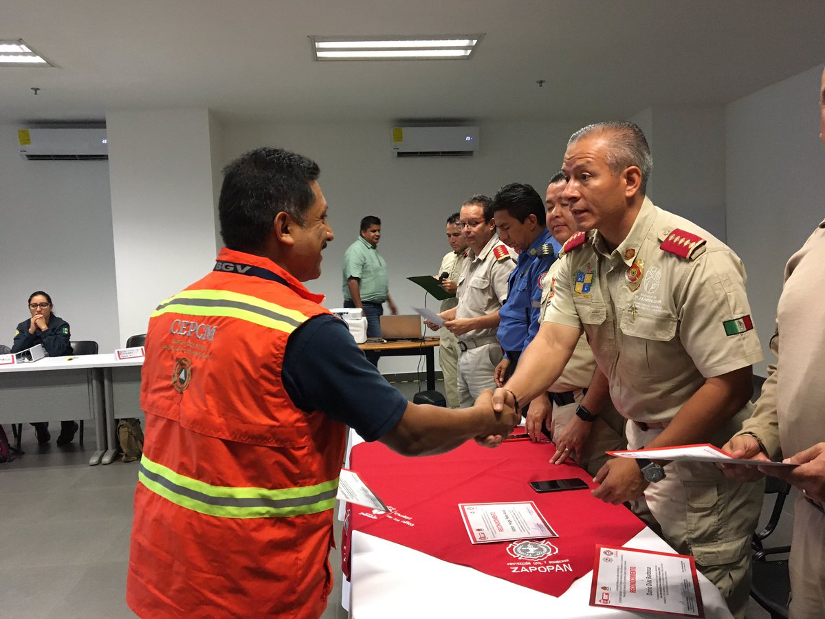 JDBConvInt64's tweet image. Participantes e integrantes del staff, reciben reconocimientos por participar en este curso #CISCI, esperamos, apliquen todo lo aprendido para la atención de emergencias. 
2/3