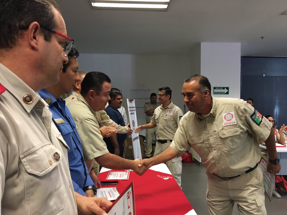 JDBConvInt64's tweet image. Participantes e integrantes del staff, reciben reconocimientos por participar en este curso #CISCI, esperamos, apliquen todo lo aprendido para la atención de emergencias. 
2/3