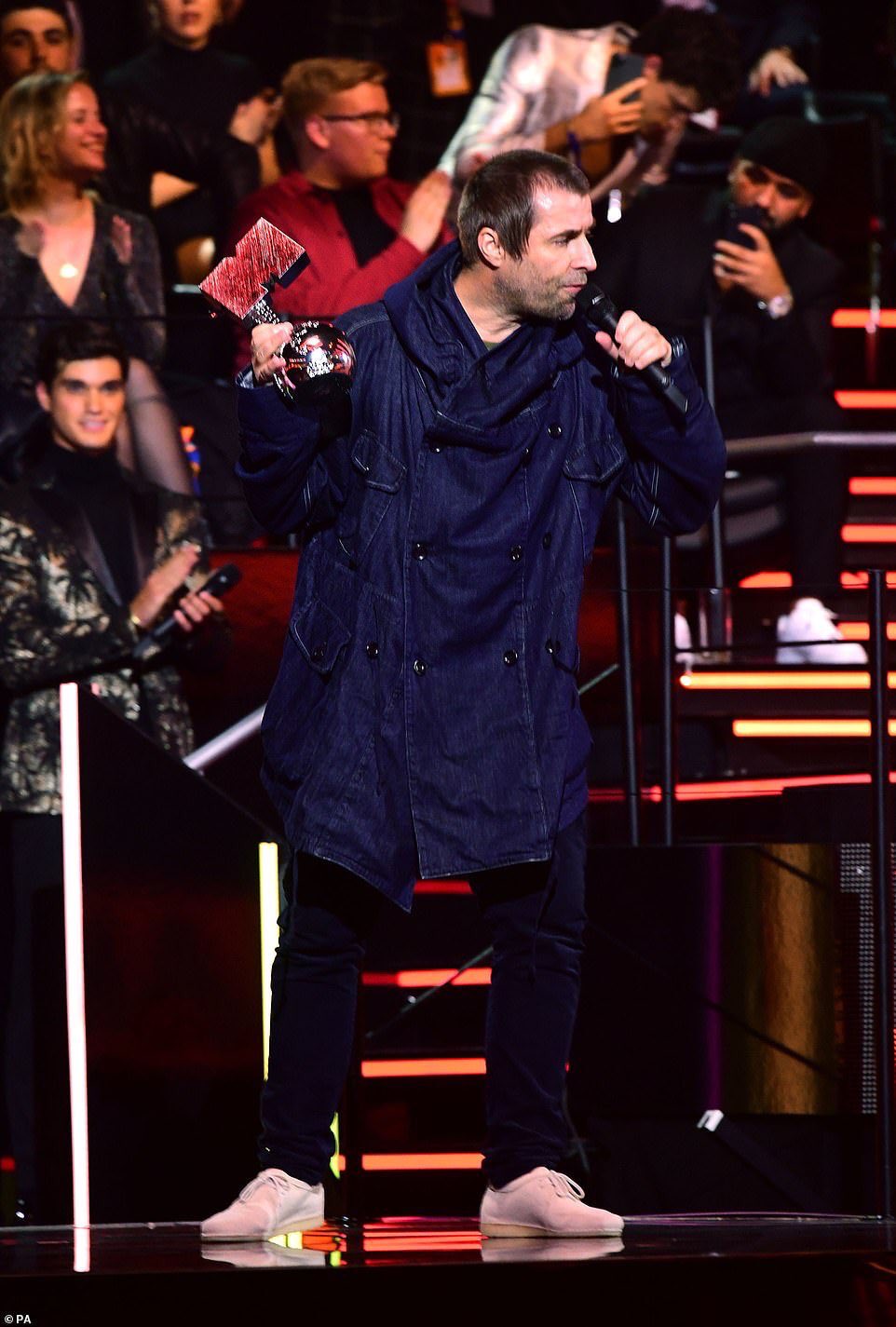 Liam Gallagher Wears on Twitter: Gallagher wears Clarks Originals Ashton shoes https://t.co/URpb3SJYBi" / Twitter