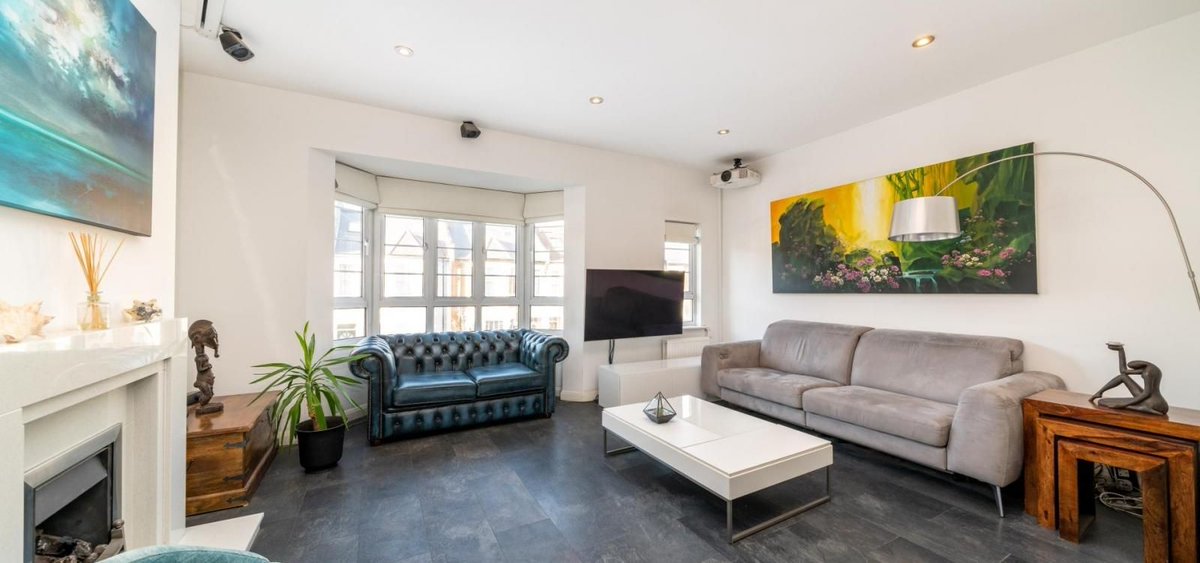 HelloGuest tweet media