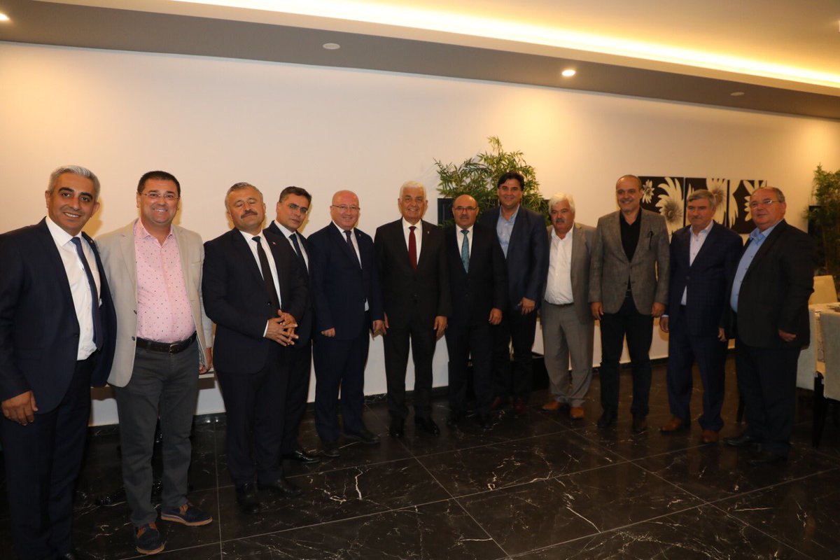 osmangurun's tweet photo. Muğlamızda büyük bir aileyiz. Birbirinden değerli 13 ilçesi olan Muğlamızda ilçe belediye başkanlarımızla bir araya geldik. Güzel şehrimize ve vatandaşlarımıza daha iyi  hizmet verebilmek için karşılıklı fikir alışverişinde bulunduk. https://t.co/7gVLCx9YDo