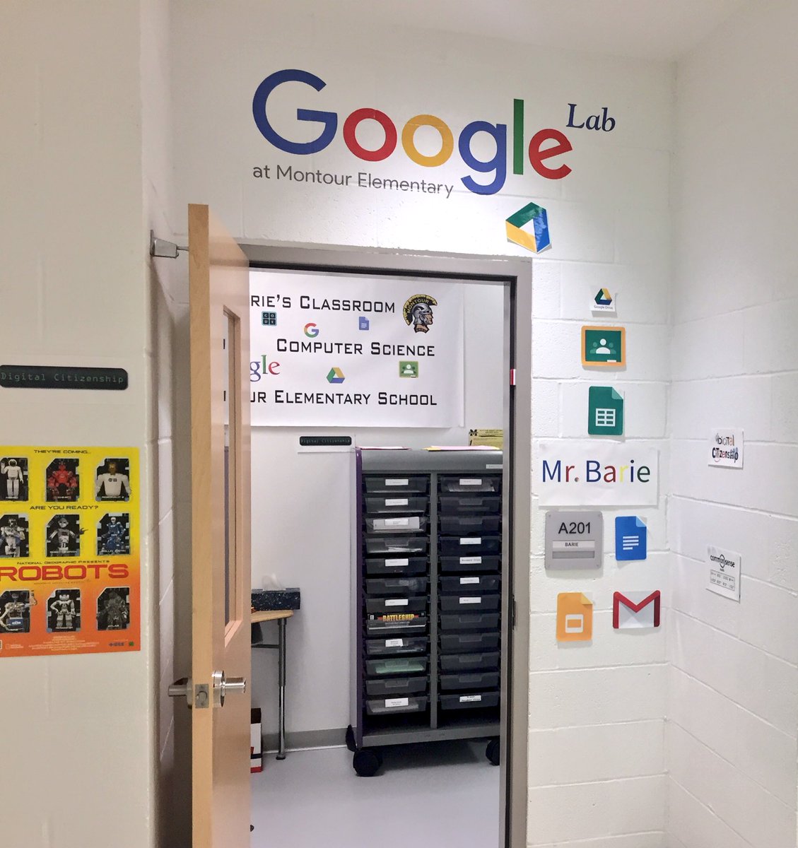 JustinAglio's tweet image. Happening NOW: Future #Googlers @MontourSD! Thank you, @barier68 &amp;amp; @MES_CompSci! #GoogleLAB #MontourProud @GoogleAI @GoogleForEdu @ExpWithGoogle @YouTube #GooglePittsburgh