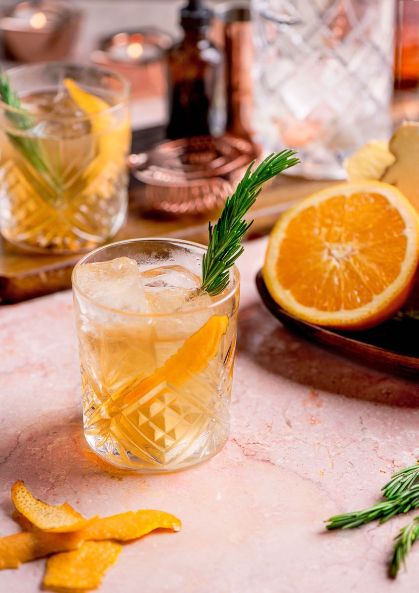 We're SO excited to announce our brand new HAPPY HOUR menu! 🌮🍹✨  Join us every day from 3 - 6pm and 9pm - close for select signature craft cocktails, smoothies, wine by the glass, &amp; plant-based snacks 🌱 Everything on the menu is $8! 💚 View it here: ow.ly/LkDp50x1zVw