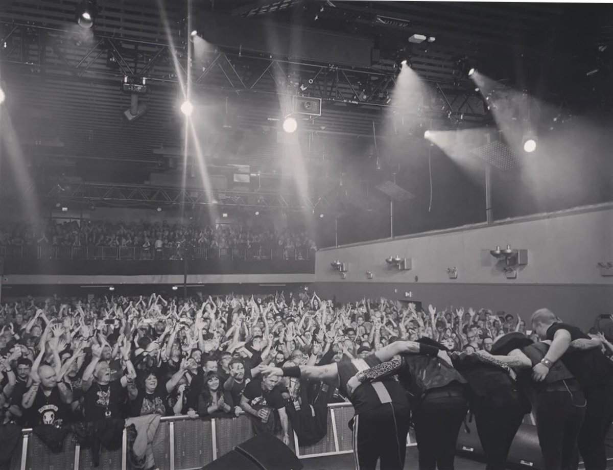 Adlib_co_uk's tweet photo. Adlib is UK Audio Supplier to Rival Sons UK Tour.
Liverpool on Saturday, London Sunday. The crew had been doing pre prod in our warehouse for a few days. One hell of a live band!
#adlibatwork #audio #supplier #teamwork https://t.co/fNabayDCsn