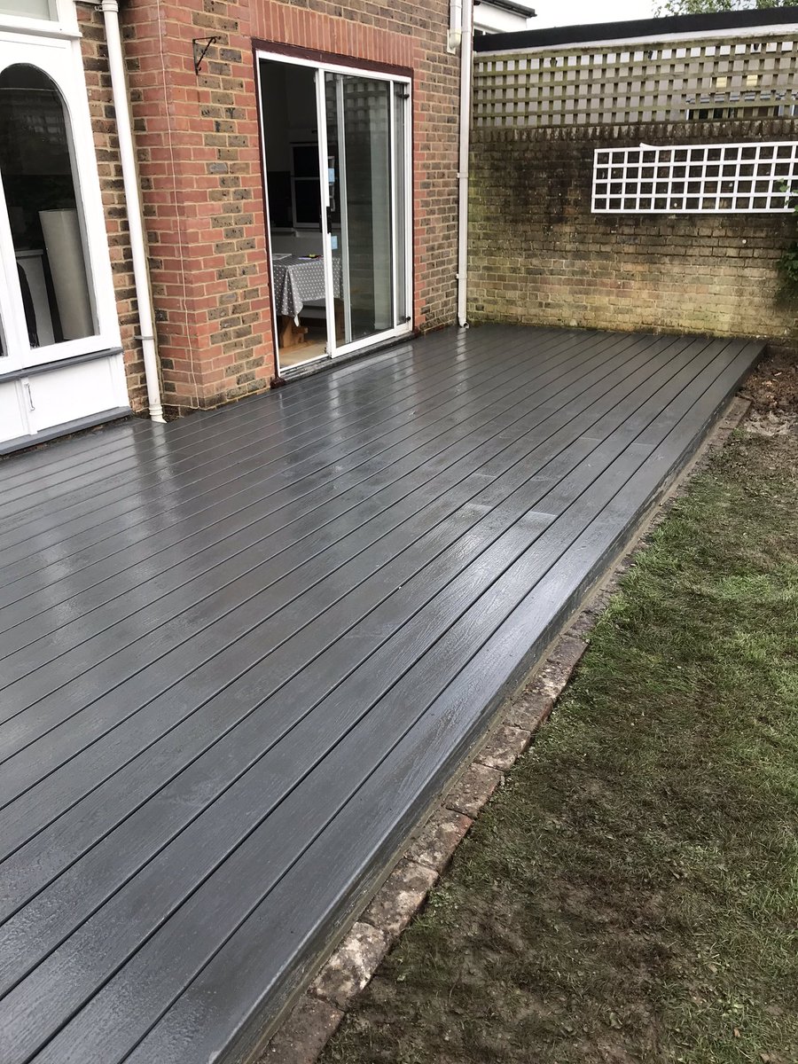 BuckinghamsLand's tweet image. Finished pictures of a Trex composite decking we completed recently. Slip free with minimal maintenance #Decking #CompositDecking #HardLandscaping #GardenDesign #HardLandscapingSpecialists
