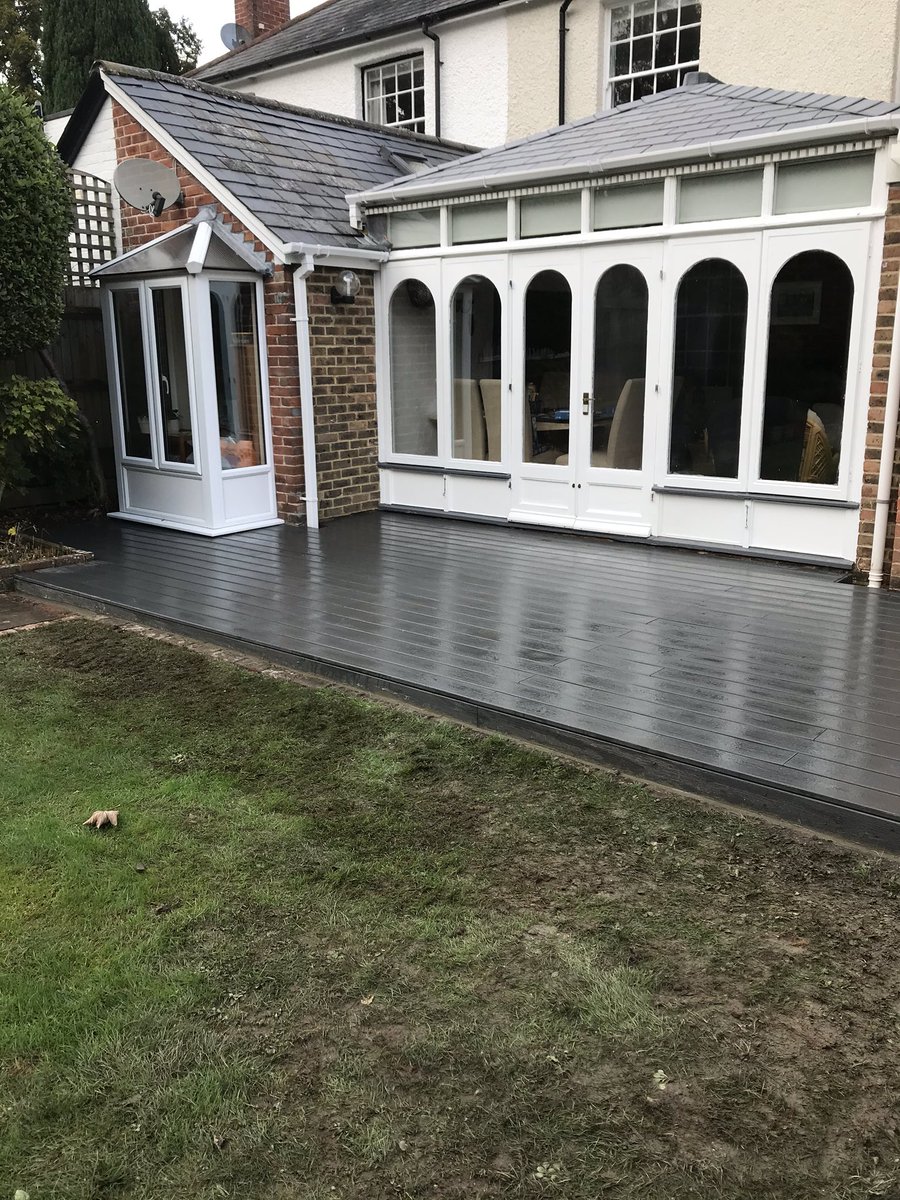 BuckinghamsLand's tweet image. Finished pictures of a Trex composite decking we completed recently. Slip free with minimal maintenance #Decking #CompositDecking #HardLandscaping #GardenDesign #HardLandscapingSpecialists