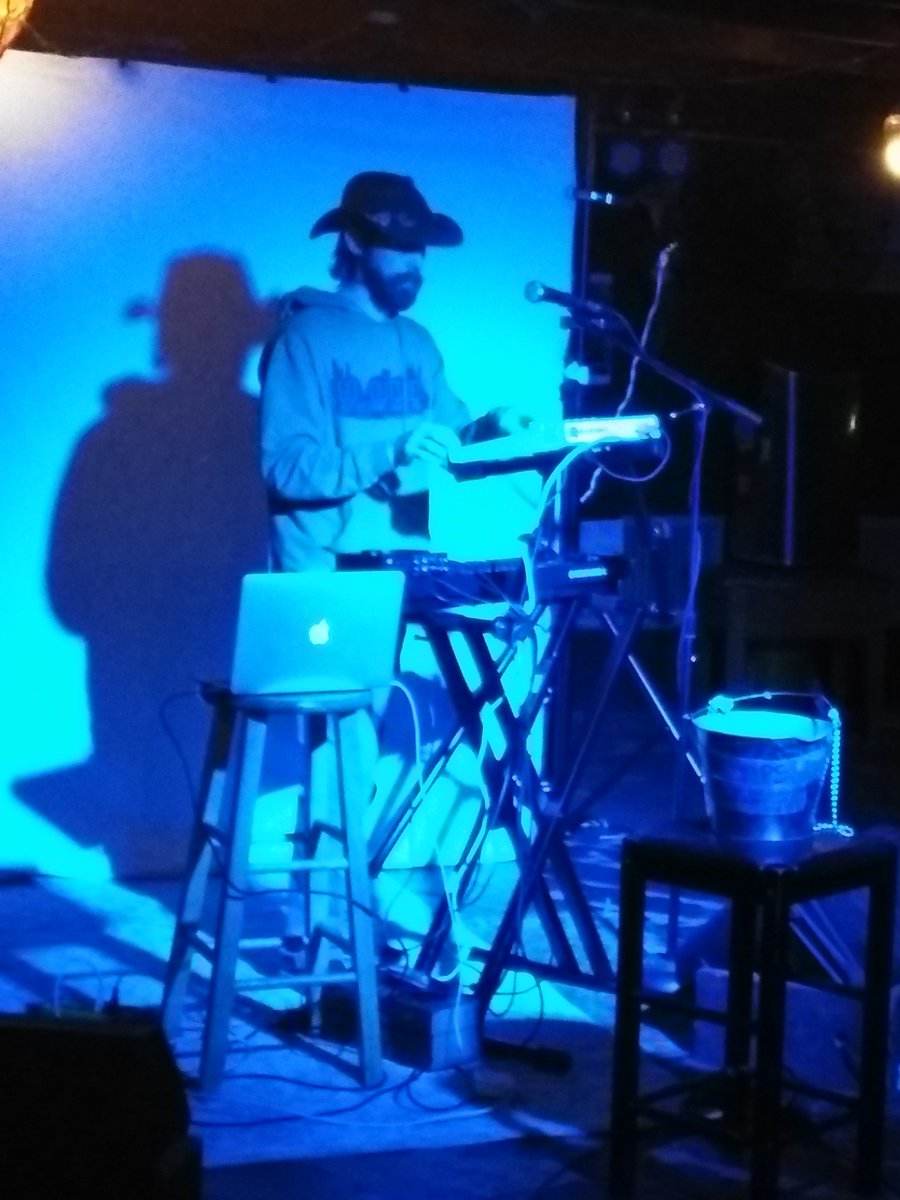 BruceXWells's tweet image. Epics sets from @agentodd and @SymmaTree
- Live @DozenStreet #ATX #Undergound