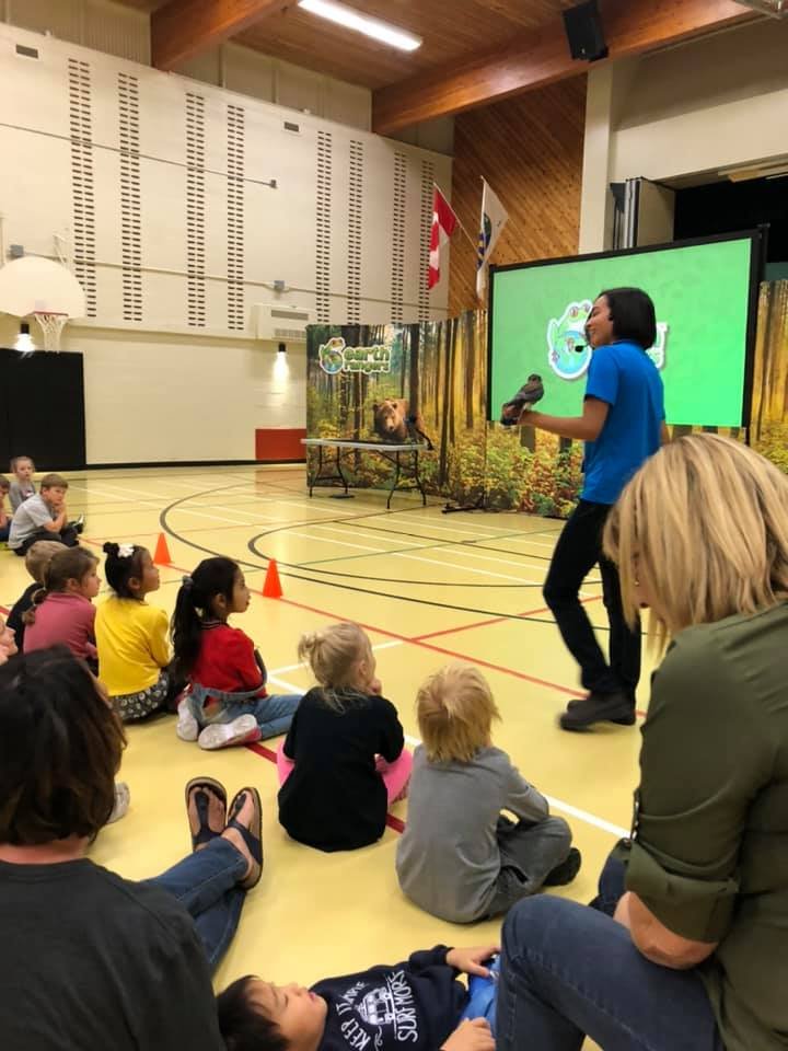 Thank you to @CPG_Corp for sponsoring <a href="/EarthRangers/">Earth Rangers/Éco Héros 🐸🌎</a> and their visit to the school on Friday. SPS students thoroughly enjoyed the presentation and learned different ways to help make the earth a better place!
@ChinookSD