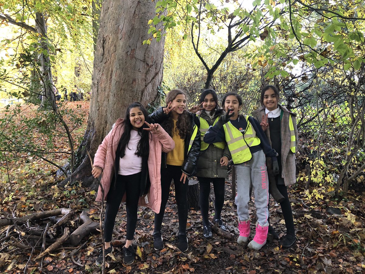 RoundhayY5's tweet image. 🔥🍁😊“I didn’t think Forest School could get any better!”😊🍁🔥 5CD had the BEST afternoon den building and toasting marshmallows. Our smiles couldn’t have been any wider ✨✨✨ #WeAreRoundhay #5CD #forestschool