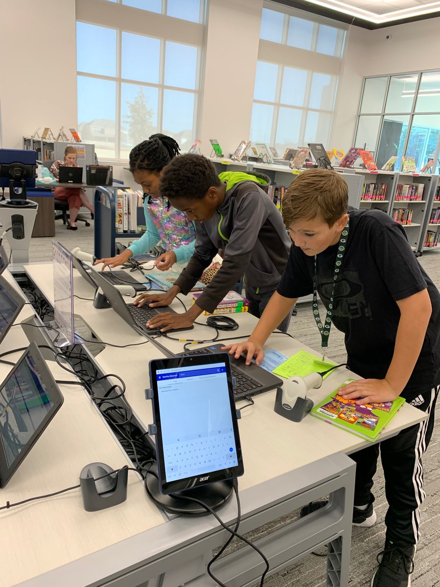 HaysMSLibrary's tweet image. Hays students love the control they have of their library experience with self-checkout! #TransformProsper #PISDlibrary @ProsperHaysMS #believentheblue