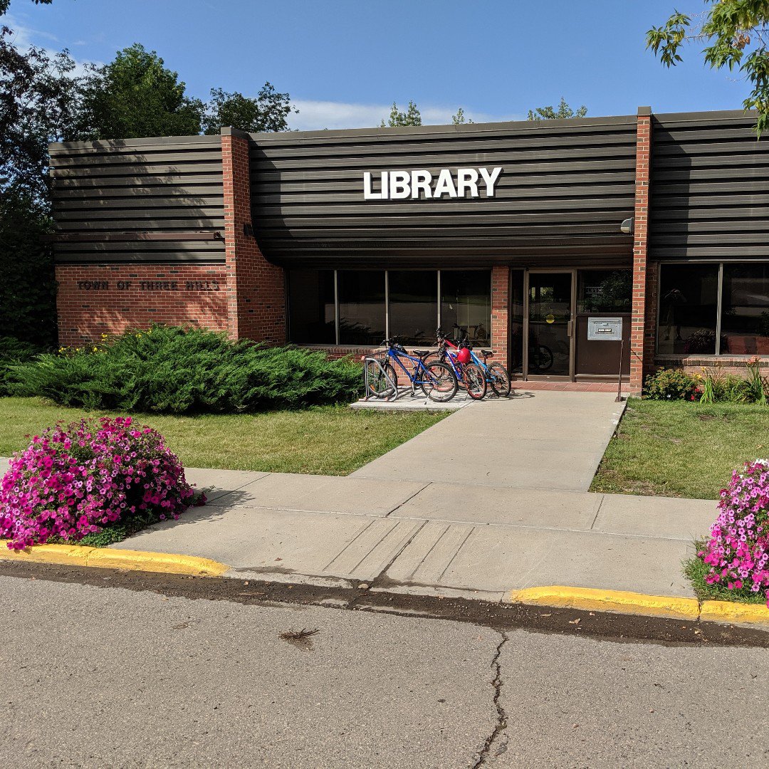 MarigoldLibSys's tweet photo. This week for #memberlibrarymonday we're featuring Three Hills Municipal Library! Currently Three Hills has over 1000 Active Cardholders! Find them on Facebook at https://t.co/XYc83OQg5b or their website https://t.co/Lf2hwJKhQ4! https://t.co/Wbq3QhYywf