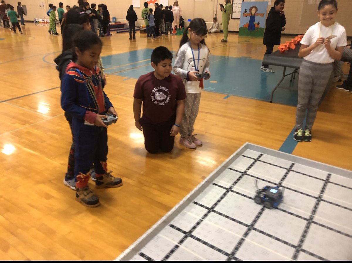 jffrymcc's tweet image. #harvestfestival was a big success! Had so much fun doing all the activities! #schoolofheroes #school #mattawa #educhat #morrisschott