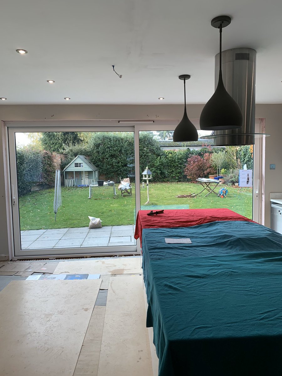 Another lovely installation complete, Here we installed smarts heritage 47 aluminium crital windows and doors,Reynears Cp130LS sliding patio doors, Slim line aluminium lantern roof,All finished in custom ral 7044 Matt pebble grey externally and 9016 Matt white Matt internally 👌🏻