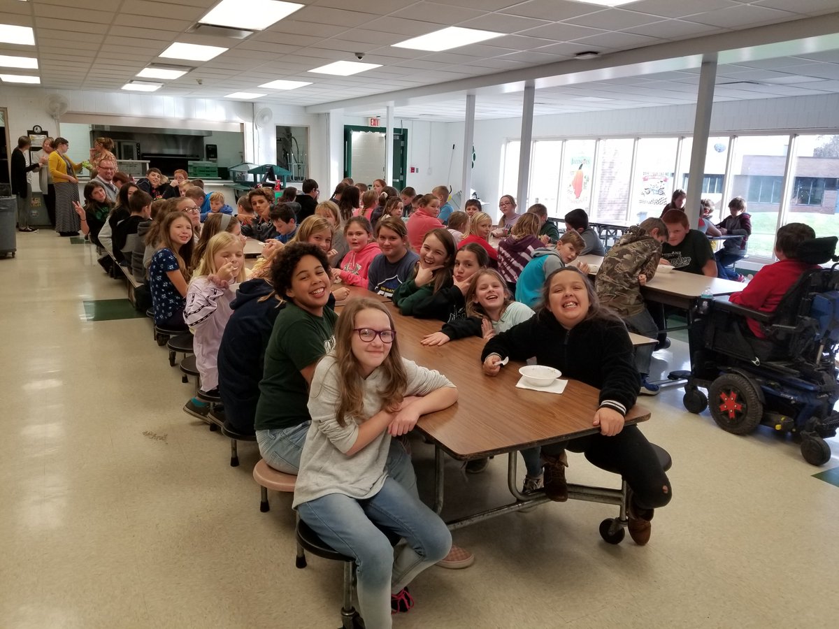 MrsATower's tweet image. 5th and 6th Graders enjoying a fun Ice Cream treat as a reward for great behavior this last nine weeks! #7twolves7pride