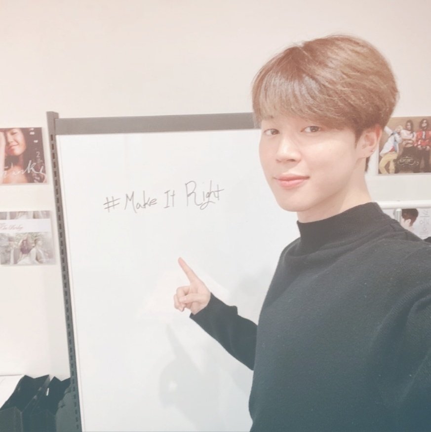 yumiakeko's tweet photo. Je savais que mon tableau me reservirer un jour j'ai bien fait de le garder 😂👌.
@BTS_twt @bts_bighit
#streammakeitright
#ARMYSelcaDay https://t.co/NfoIdZj9JE