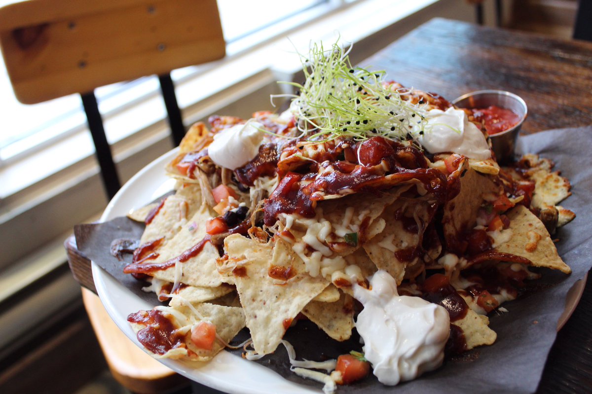 Our BBQ Pulled Pork Nachos were made for sharing! Join us tomorrow evening and bring a friend 🍽
#bbqpulledporknachos #nachos #bdtk