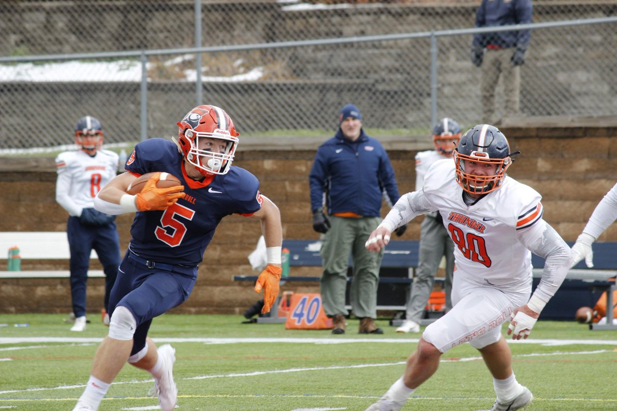 piofootball's tweet photo. Awesome shots from our game this past weekend!
#PioStrong #PioPride #GoPios https://t.co/vQhuvMxI0I