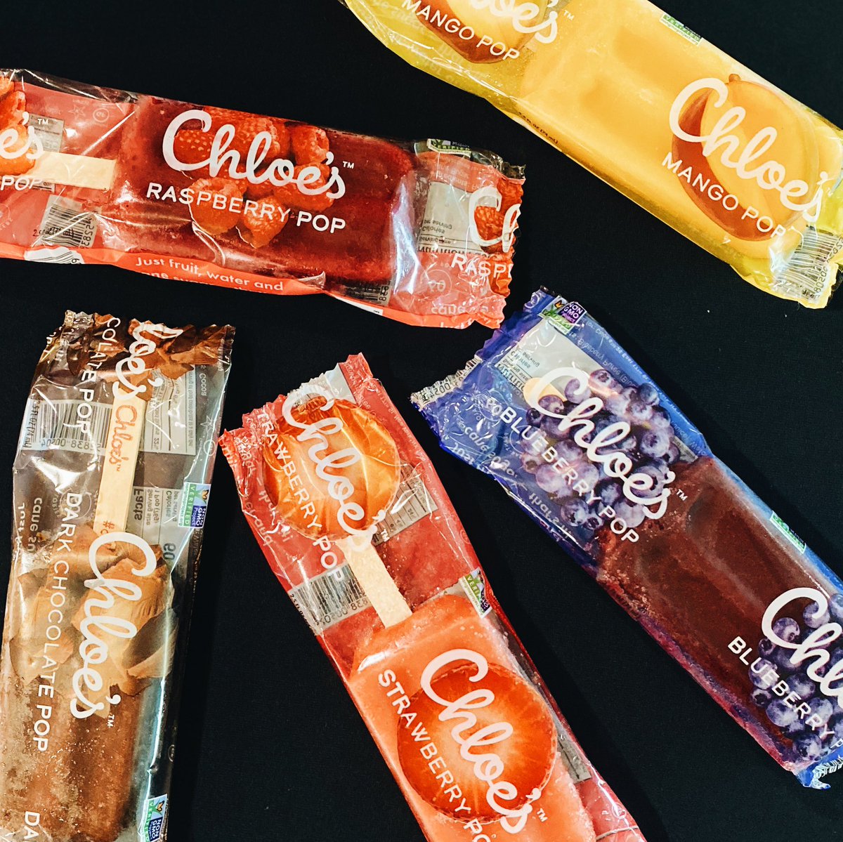 nyu_eats's tweet photo. Today we kicked off our celebration of World Vegan Month with something sweet.. FREE @chloesfruit ice pops at @nyukimmel π€©
#didyouknow that Choleβs is made with 100% all natural fruit & is vegan, gluten-free, dairy-free, nut-free & Certified Kosher?
#vegan #nyu #nyueats https://t.co/uz1XAbv6uu