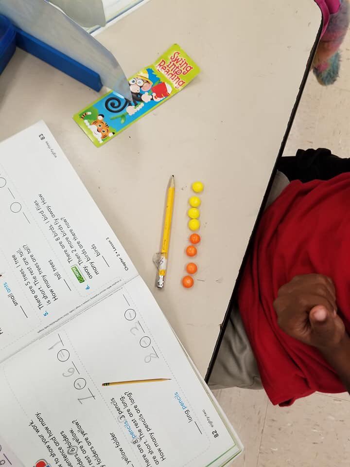 KarenMoMath's tweet photo. 1st graders are using their left over Halloween candy to help them with their math! Great work Mirror Lake!@BCPSElementary @BCPS_ElemMath @drnmancini @MarlenVeliz1 https://t.co/mUqPkKkDQF