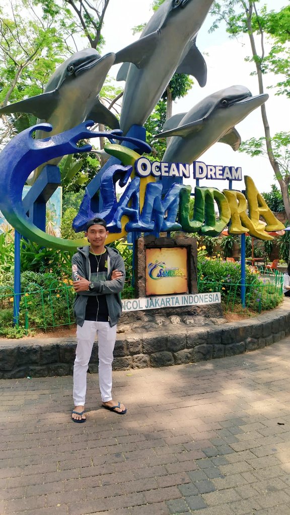 Jangan menuliskan hidupmu dengan kata-katamu, tulislah dengan tindakan. Apa yg kamu pikirkan tidaklah penting, ia hanya akan menjadi penting jika kamu melakukan nya..
Goodminds.id