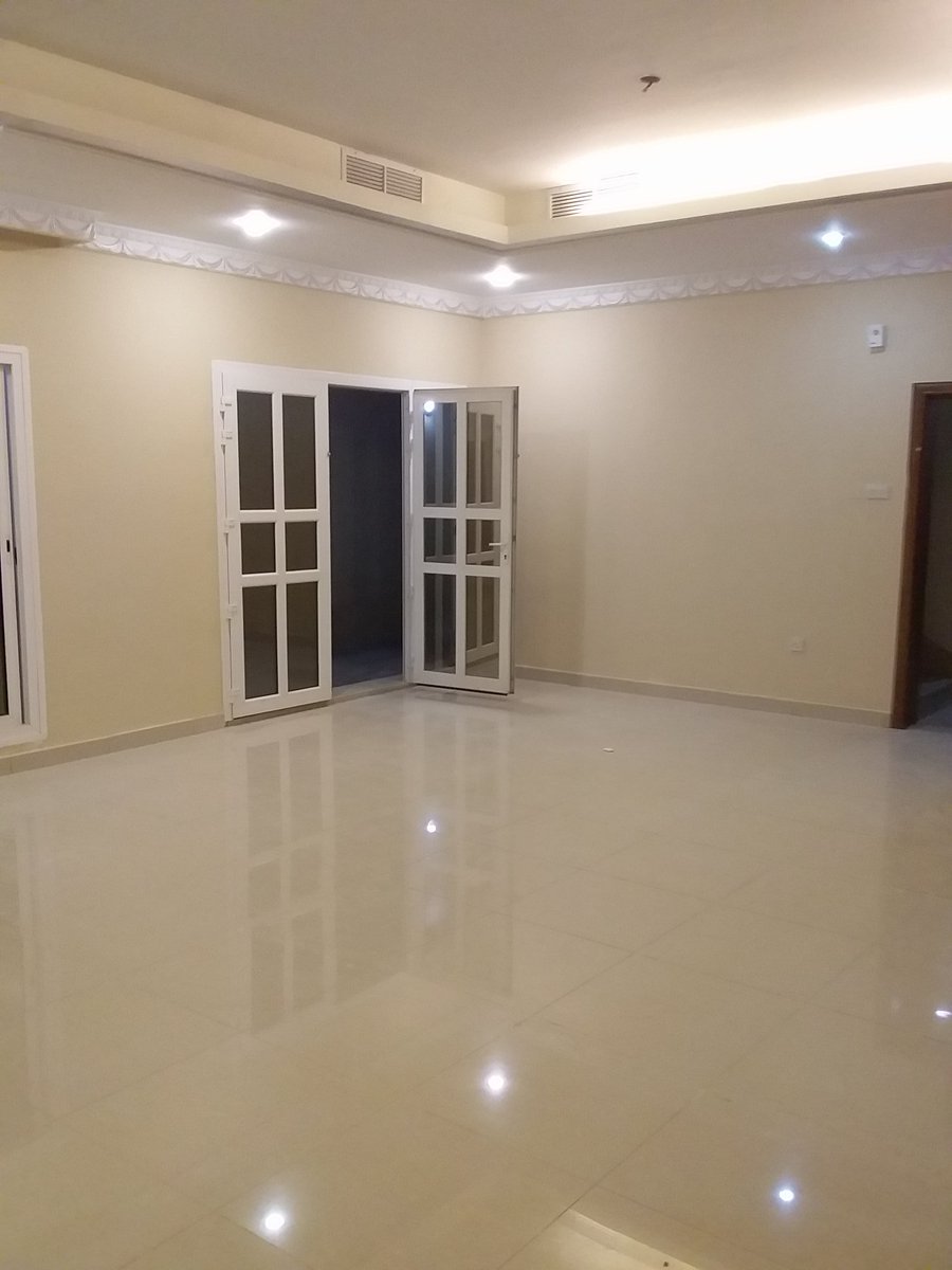 للايجار شقة في كيفان بالسرداب حوش ساقط ٣ غرفه وصاله كبيرة ٣ حمام مطبخ صاله غرفه خادمه مع حمام الايجار ٦٥٠ دينار للاستفسار الاتصال على ٦٦٨٩٢٢١٥ وتس اب ٦٦٨٩٢٢١٥