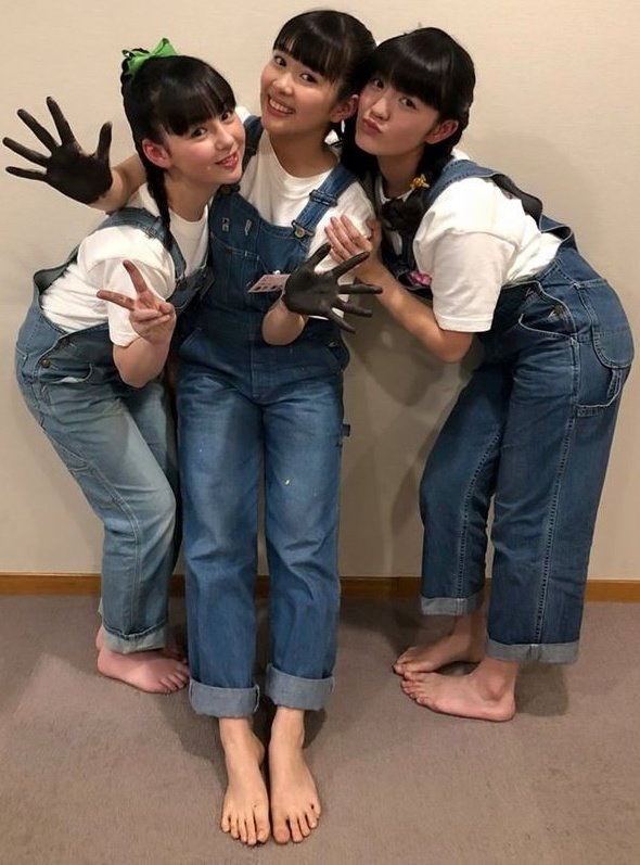 I still can not figure out if Kano has a mole on her foot or if it