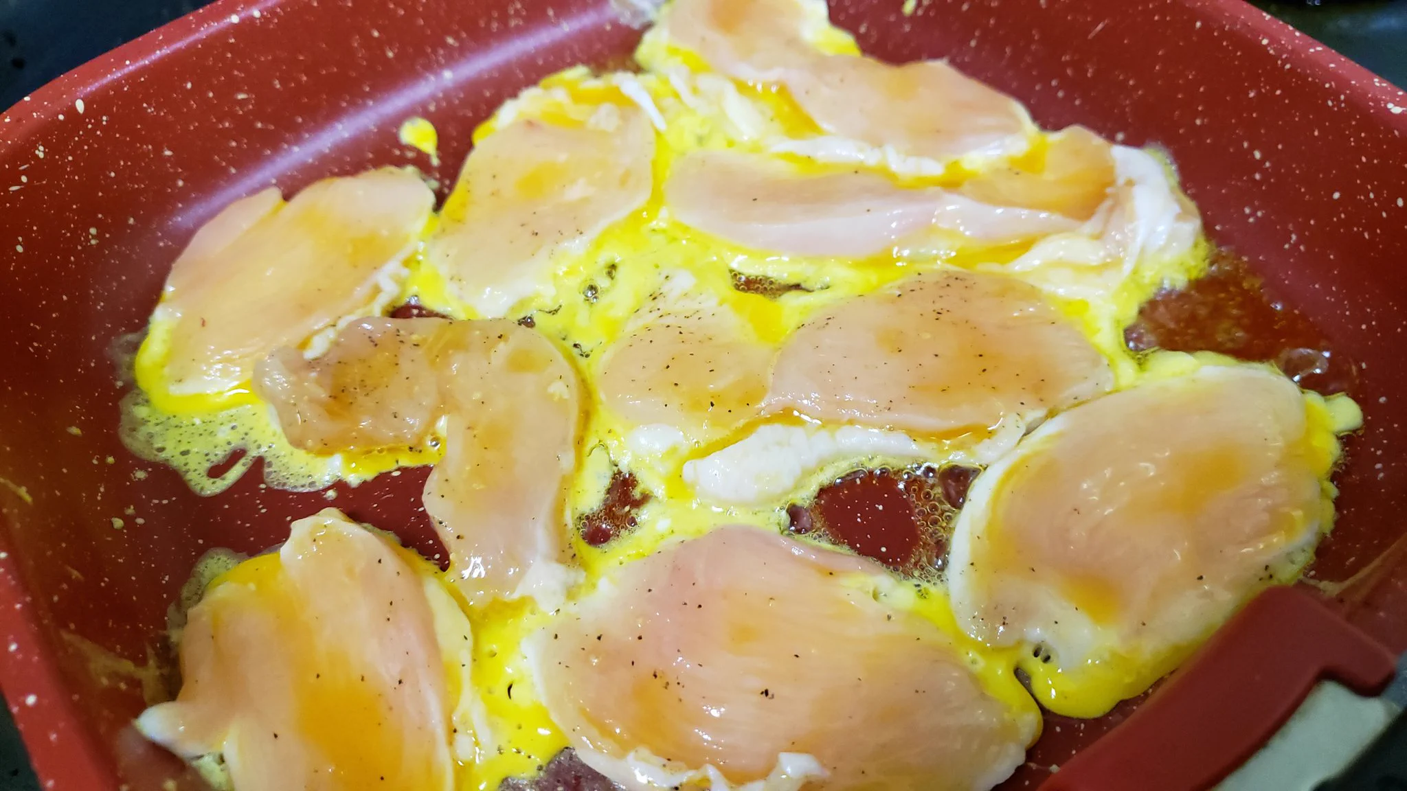 カロリーが気になる人におすすめ！ジューシーで美味しい「鶏胸肉のピカタ」のレシピ！