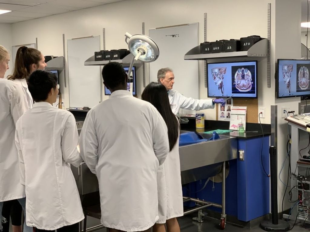 no1_doctor's tweet image. Professor Bruce Fogel from @Stanford used our #AnatomageTable to evaluation #anatomy… dratef.net/?p=423348