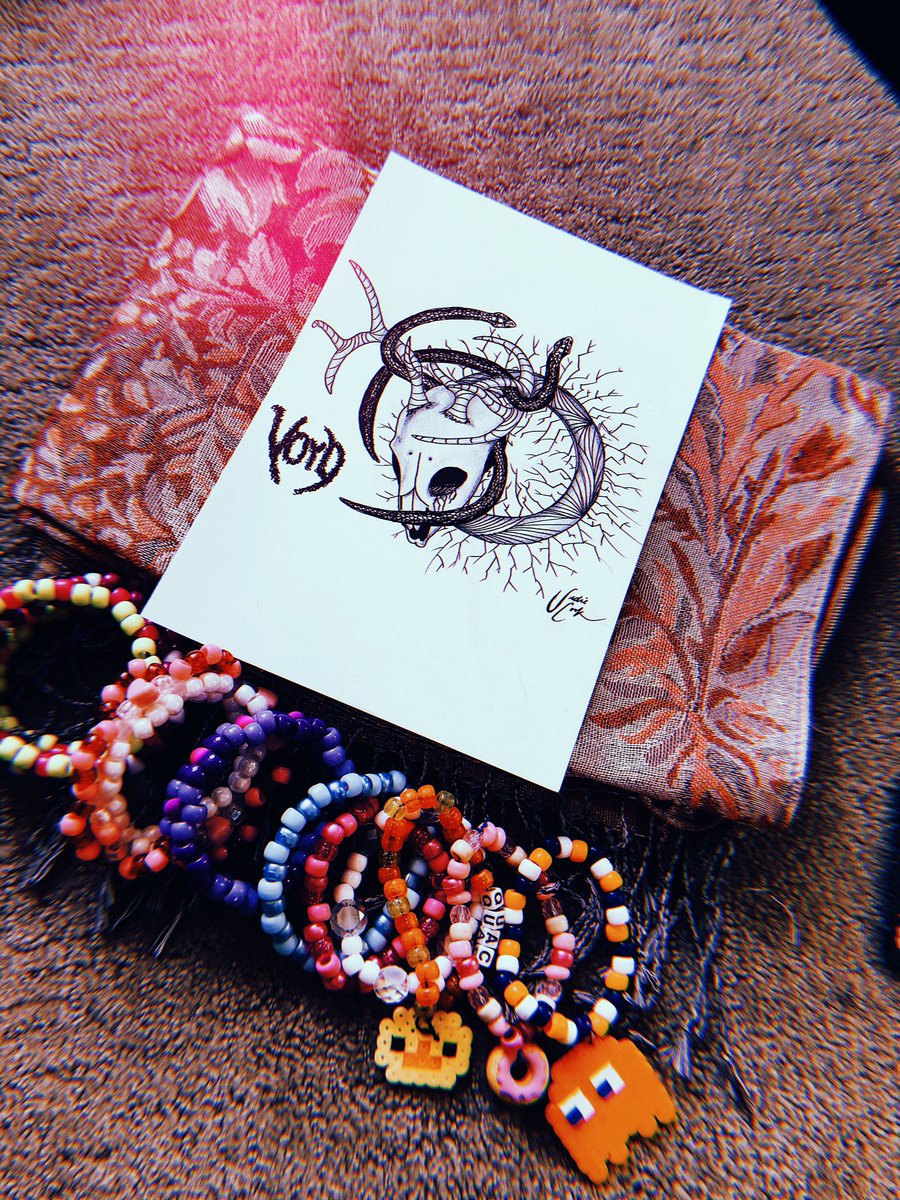 sadie_baby_'s tweet image. oh hey i’m doing my first giveaway☺️
you’ll receive: the pashmina, drawing, kandi, and a little extra surprise. 

follow, like, and rt for entry

ending 11/5 @ 5pm MST