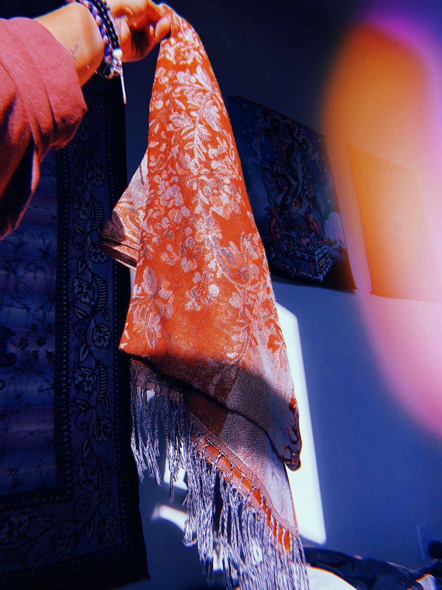 sadie_baby_'s tweet image. oh hey i’m doing my first giveaway☺️
you’ll receive: the pashmina, drawing, kandi, and a little extra surprise. 

follow, like, and rt for entry

ending 11/5 @ 5pm MST